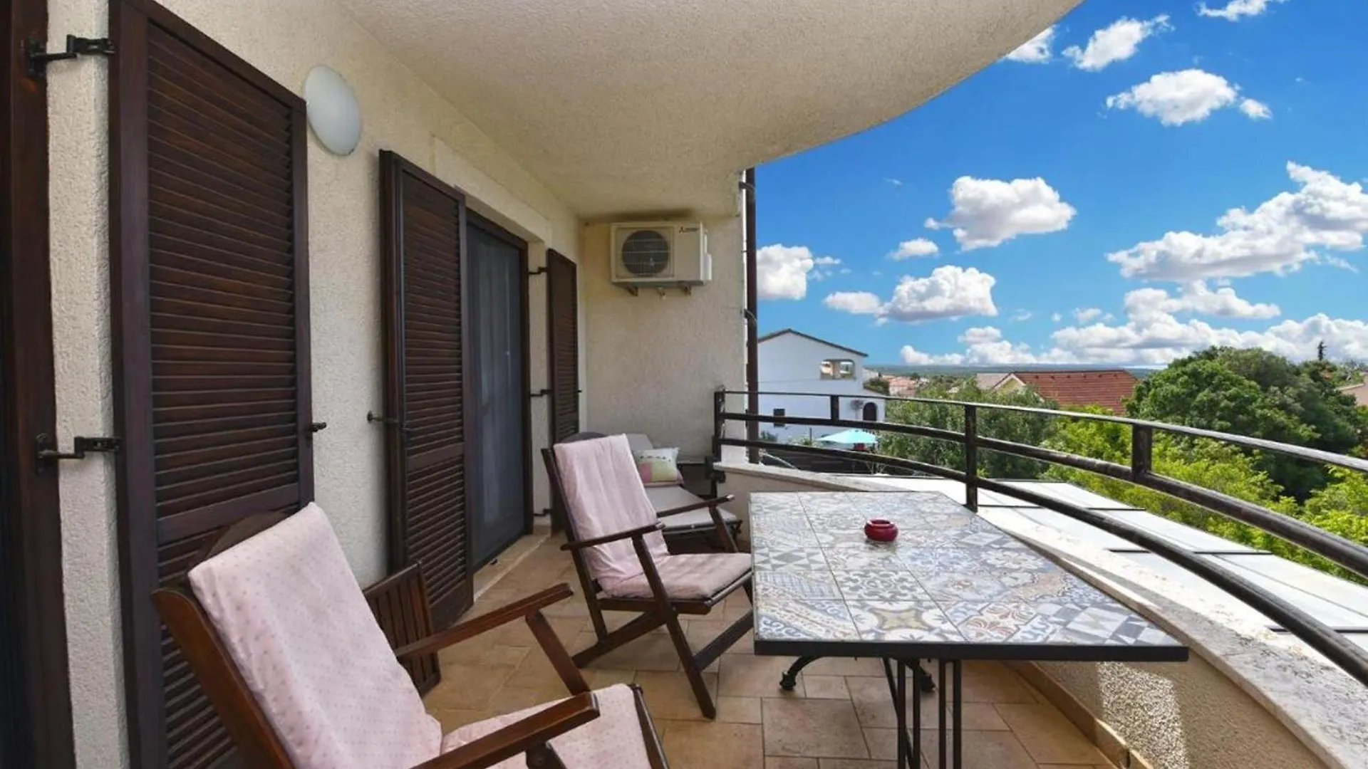 Charming Apartment With Balcony And Pool Peroj